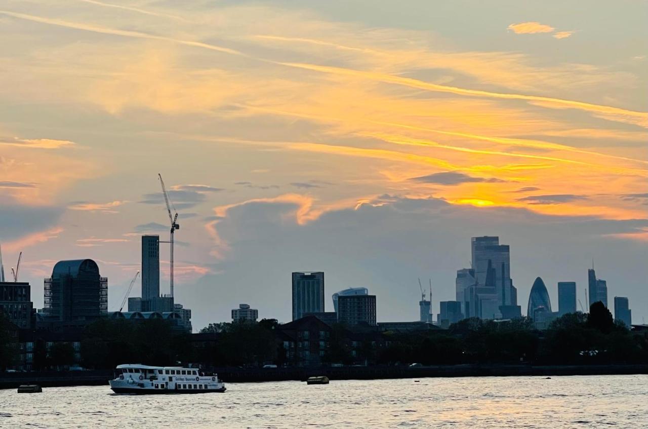 Riverside Premium Double Room Garden View E14 Londen Buitenkant foto